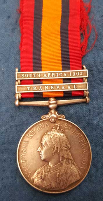 Single : QUEENS SOUTH AFRICA MEDAL 1899 two clasps "T, S.A. 02" impressed 7724 TPR: J. WOODWARD N.Z.M.R. 9TH CONT