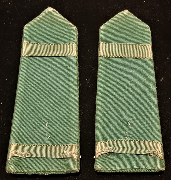PAIR OF VIETNAM MAJOR’S GREEN SHOULDER BOARDS WITH METAL INSIGNIA INCLUDING AUSTRALIA TITLES
