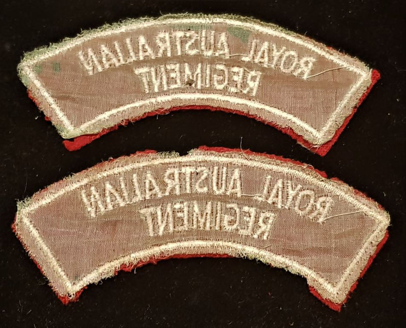 PAIR OF ROYAL AUSTRALIAN REGIMENT SHOULDER FLASHES