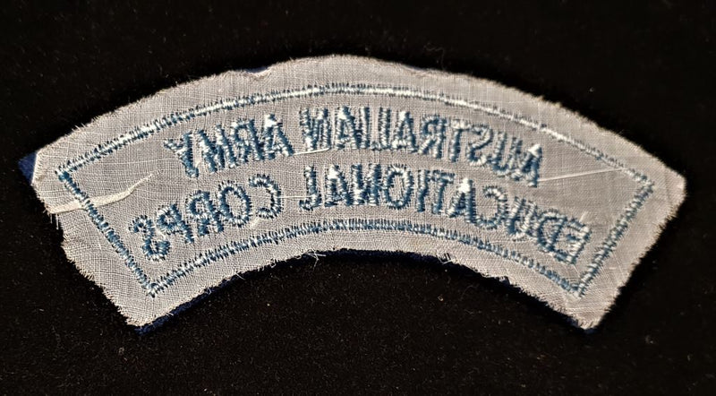 AUSTRALIAN ARMY EDUCATIONAL CORPS SHOULDER FLASH