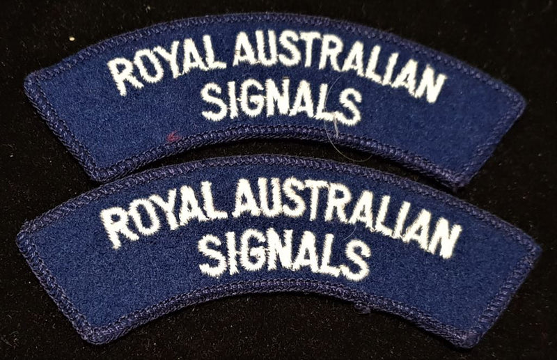PAIR OF ROYAL AUSTRALIAN SIGNALS SHOULDER FLASHES