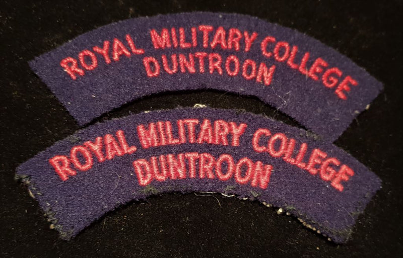 PAIR OF ROYAL MILITARY COLLEGE DUNTROON SHOULDER FLASHES