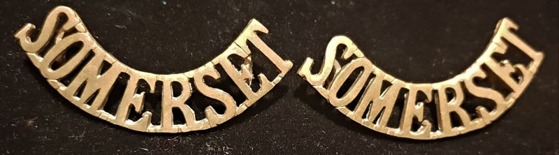 PAIR OF SOMERSET LIGHT INFANTRY SHOULDER TITLES