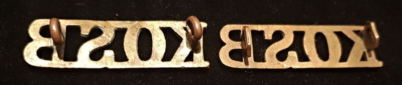 PAIR OF KINGS OWN SCOTTISH BORDERERS SHOULDER TITLES