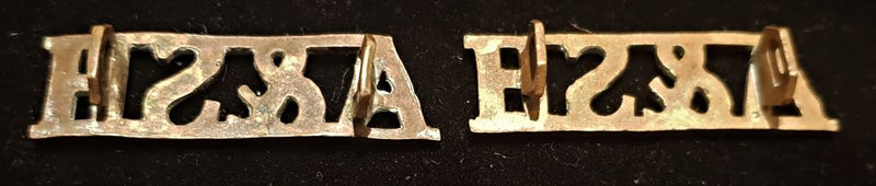 PAIR OF ARGYLLE & SUTHERLAND HIGHLANDERS REGIMENT SHOULDER TITLES