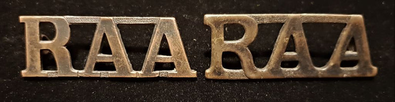 PAIR OF ROYAL AUSTRALIAN ARTILLERY SHOULDER TITLES