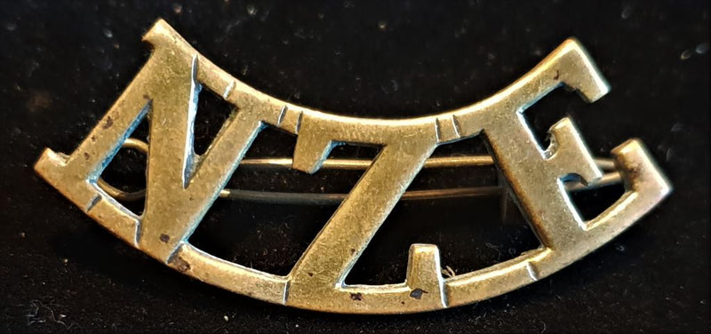 NEW ZEALAND ENGINEERS SHOULDER TITLE (GAUNT MARKED)