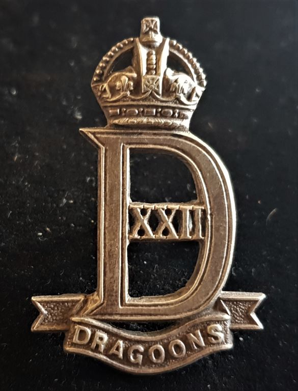 THE 22ND DRAGOONS CAP BADGE