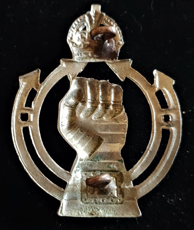 THE ROYAL ARMOURED CORPS CAP BADGE