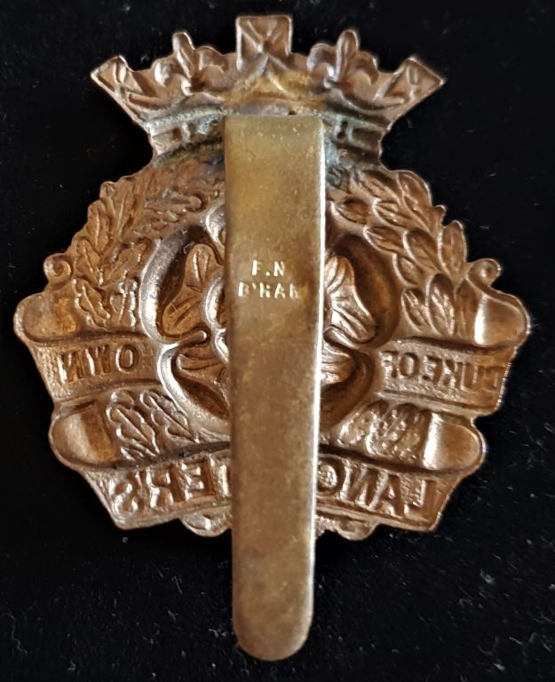 DUKES OWN LANCASTERS CAP BADGE