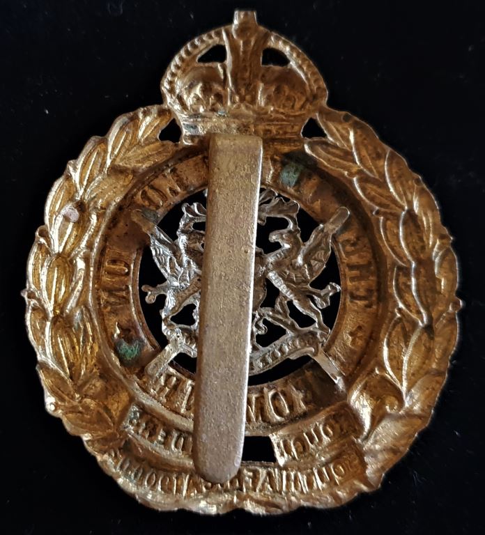 THE CITY OF LONDON YEOMANRY ROUGH RIDERS CAP BADGE