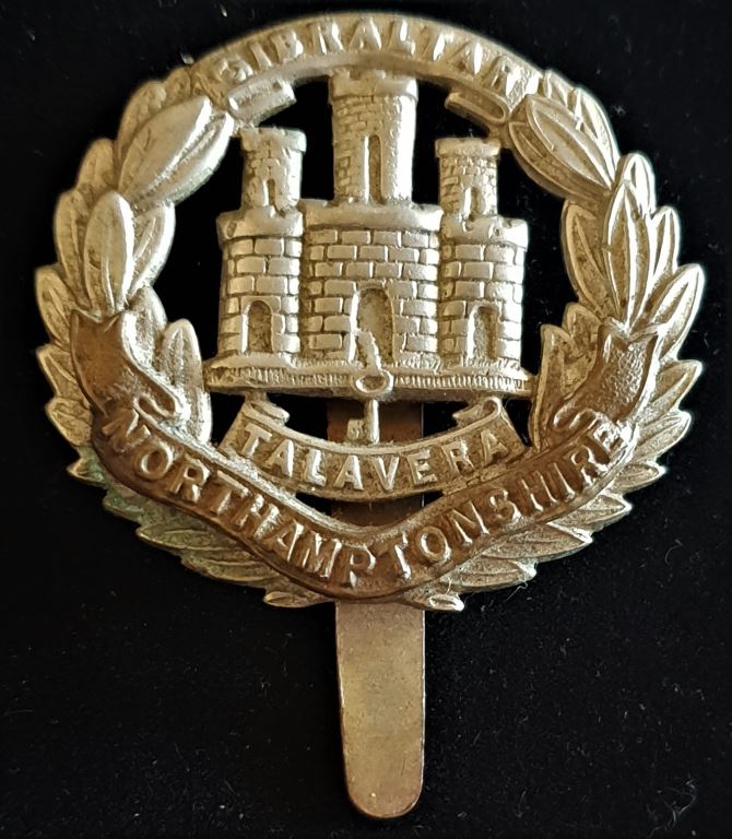 THE NORTHAMPTONSHIRE REGIMENT CAP BADGE