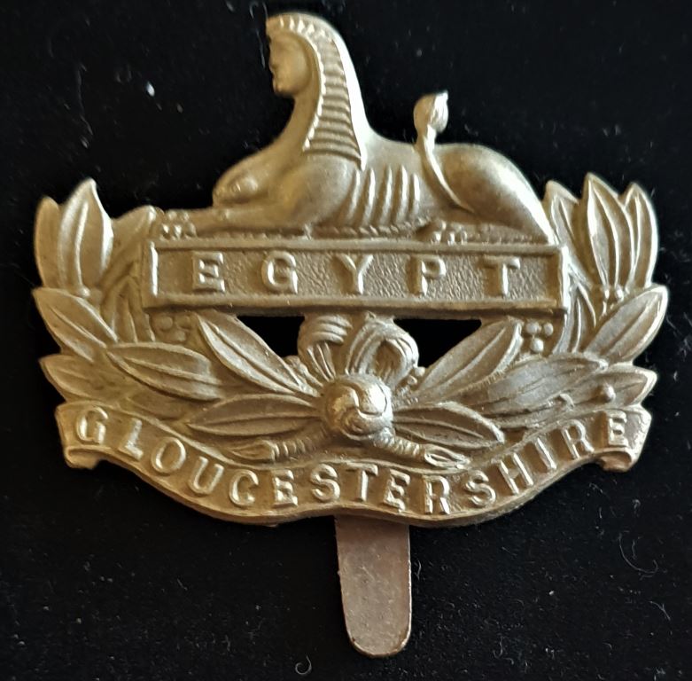 THE GLOUCESTERSHIRE REGIMENT CAP BADGE