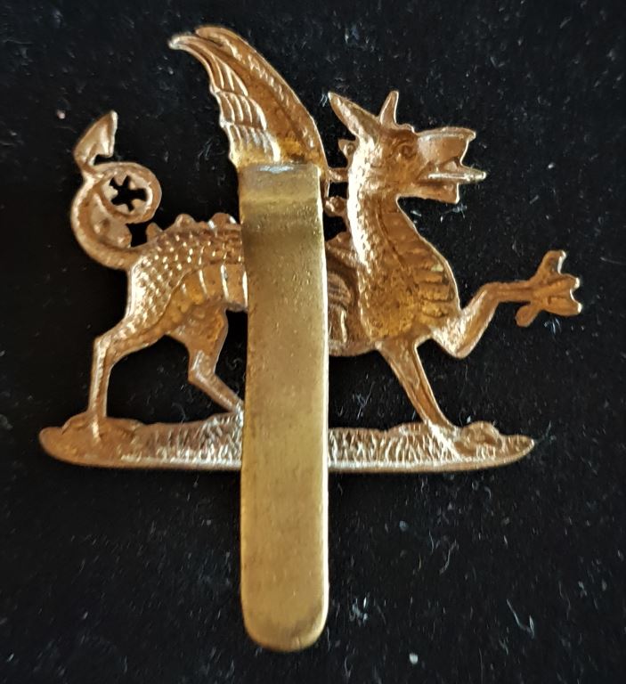 MONMOUTHSHIRE RGT. CAP BADGE
