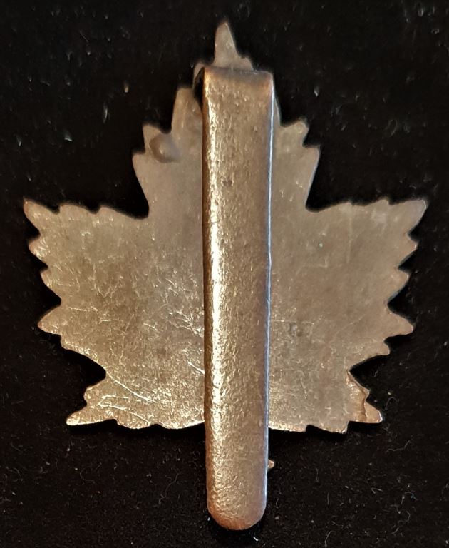 4-10, 10th CANADIAN MOUNTED RIFLES CAP BADGE