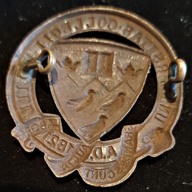 3-Y, McGILL UNIVERSITY CONTINGENT CAP BADGE (LEES 1915)