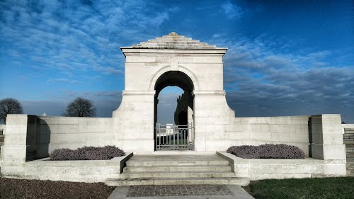Three: British war and Victory medal with Memorial Plaque. Medals impressed to 29915 PTE E. PEARCY NORF. R. Memorial Plaque: Correct one piece cast named to ERNEST PEARCEY - EF SOLD