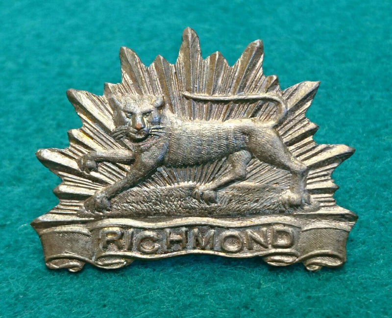 22nd Infantry Battalion - The Richmond Regiment - 43mm brass Hat Badge & Brass pair of collars (C255) - SOLD