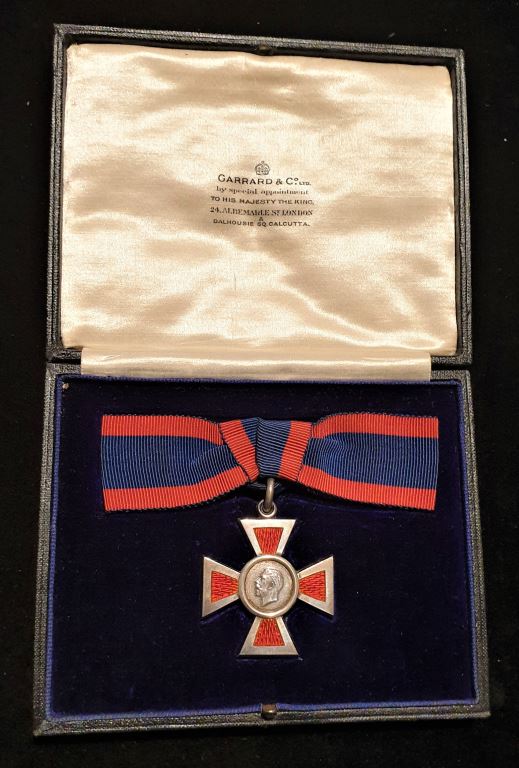 Royal Riband Royal Red Cross, 2nd Class (A.R.R.C.), G.V.R., silver and enamel, on l ...